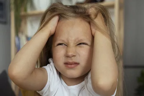 686168-little-girl-with-head-lices-taking-care-her-hair-720