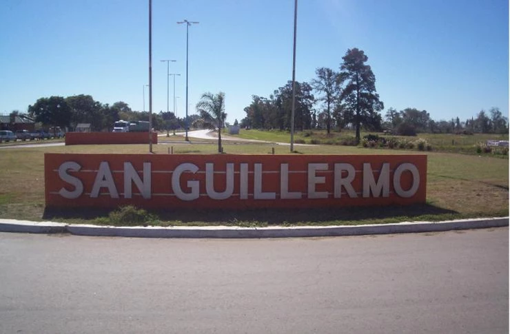 d1273b_7d8abc2b9a85411ab85d7fafa842ad4a_mv2