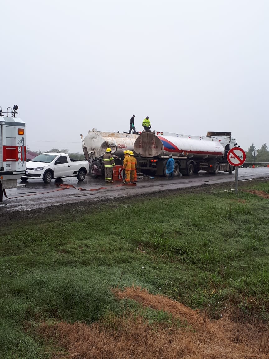 Terrible accidente en ruta 34 camión que transporta combustible se