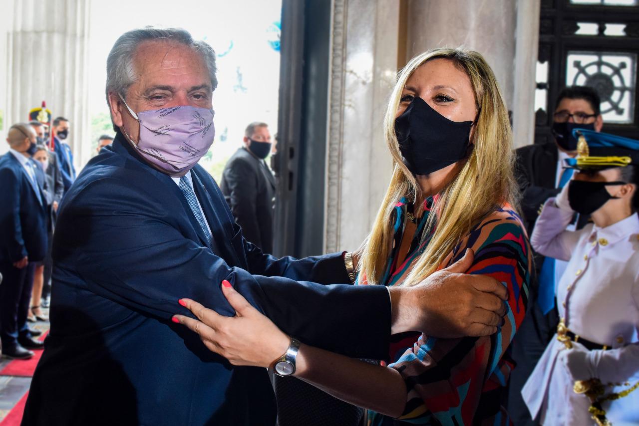 Alberto Fernández junto a Sacnun