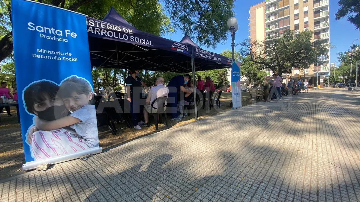 puesto-vacunacion-movil-plaza-pueyrredon-1