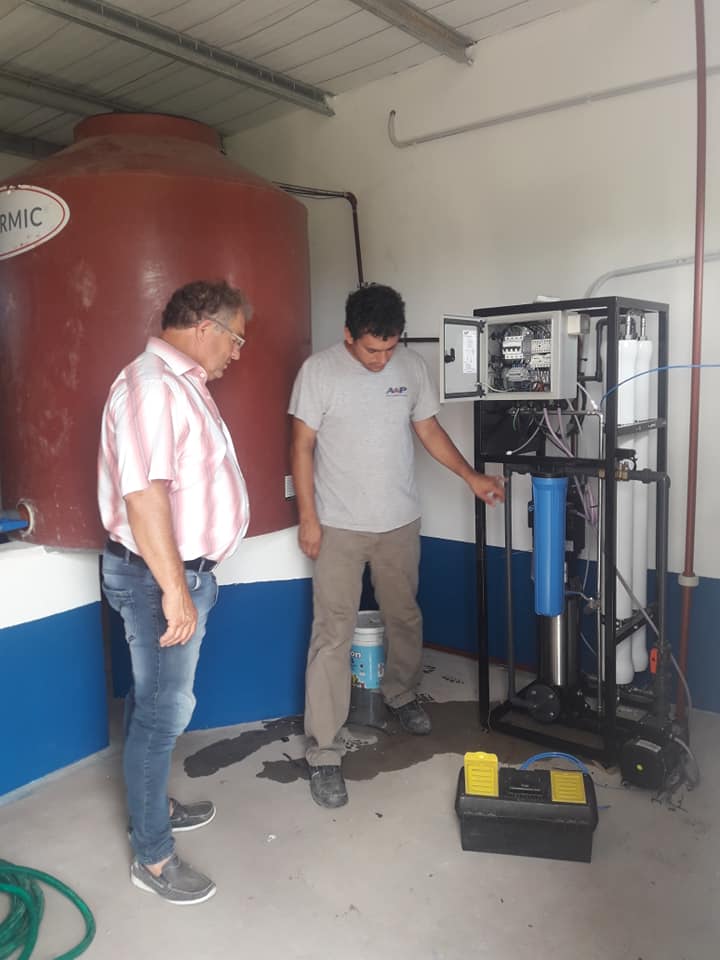 monte oscuridad agua potable