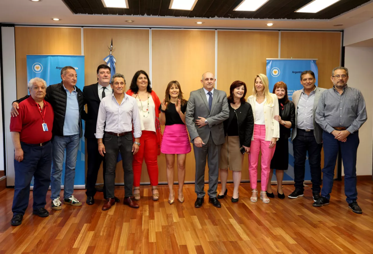 3298BF07-F182-414A-82BF-C7AC65B3B04B