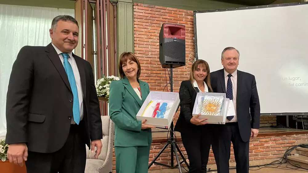 1bf88755-c142-4938-b3c9-033317c7d70a