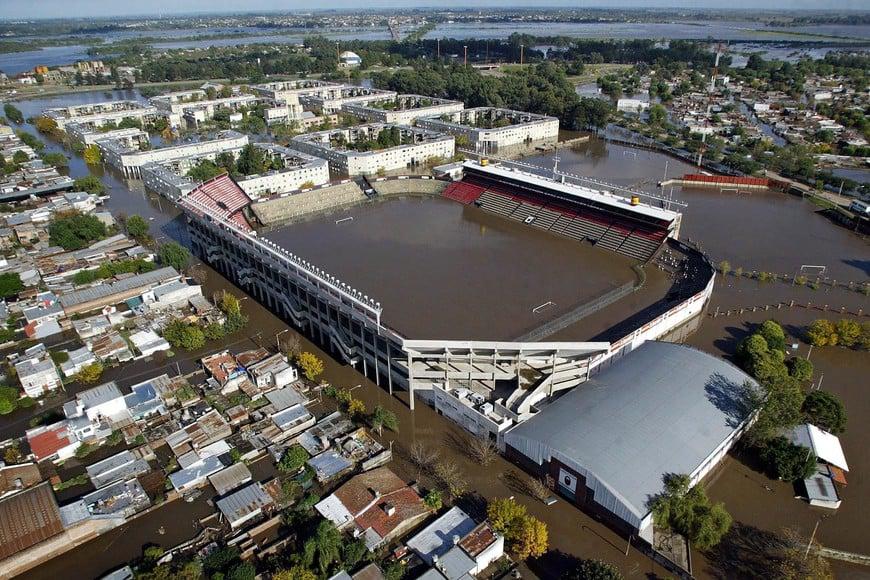 D6K-CJgI5_870x580__1