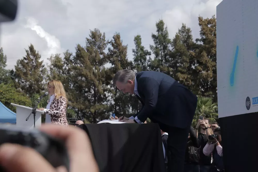 c60037f2-2f41-448d-8262-7031ce4c74f7