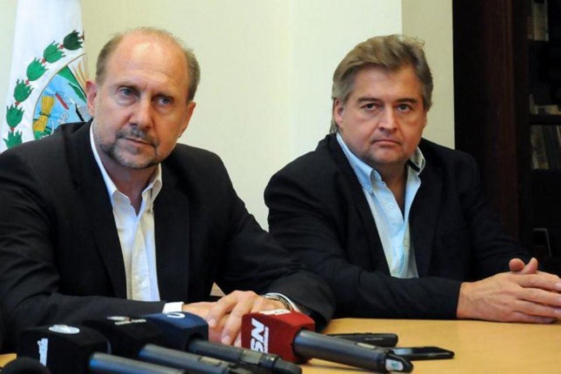 Reforma. Omar Perotti y Roberto Mirabella sugirieron suspender las Paso en 2021