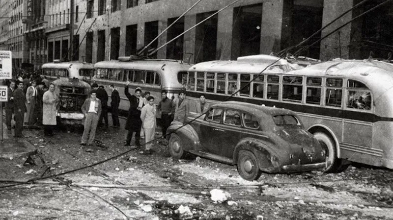 bombardeo_plaza_de_mayo.jpg_695311890