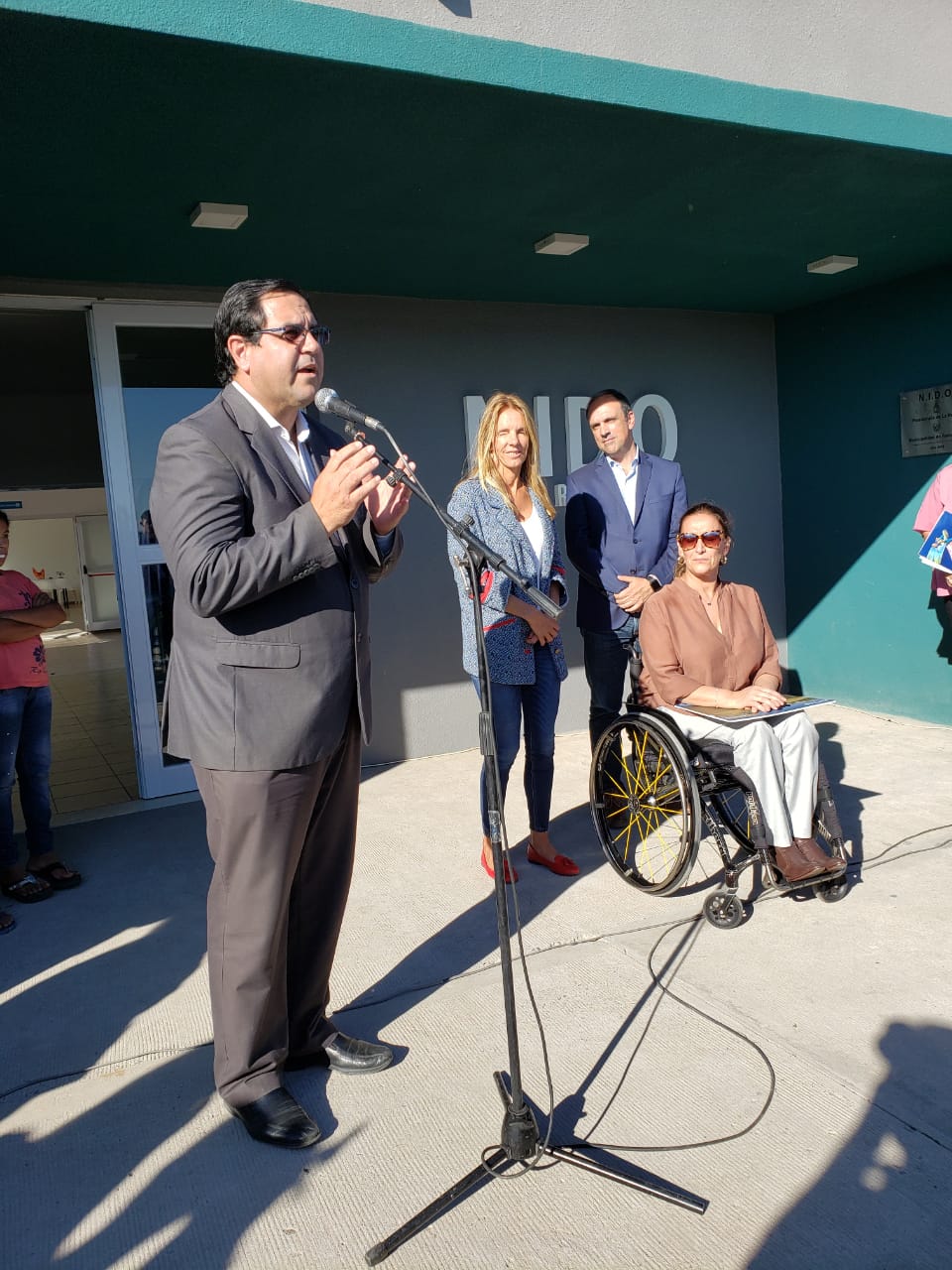 EL INTENDENTE ENRI VALLEJOS Y LA VICEPRESIDENTE MICHETTI INAUGURARON EL NIDO DE PUERTO RECONQUISTA (1)