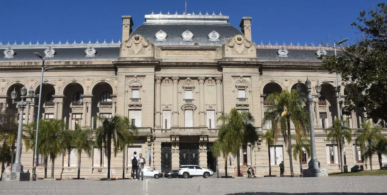 nM-F3ArE9_1300x655__1