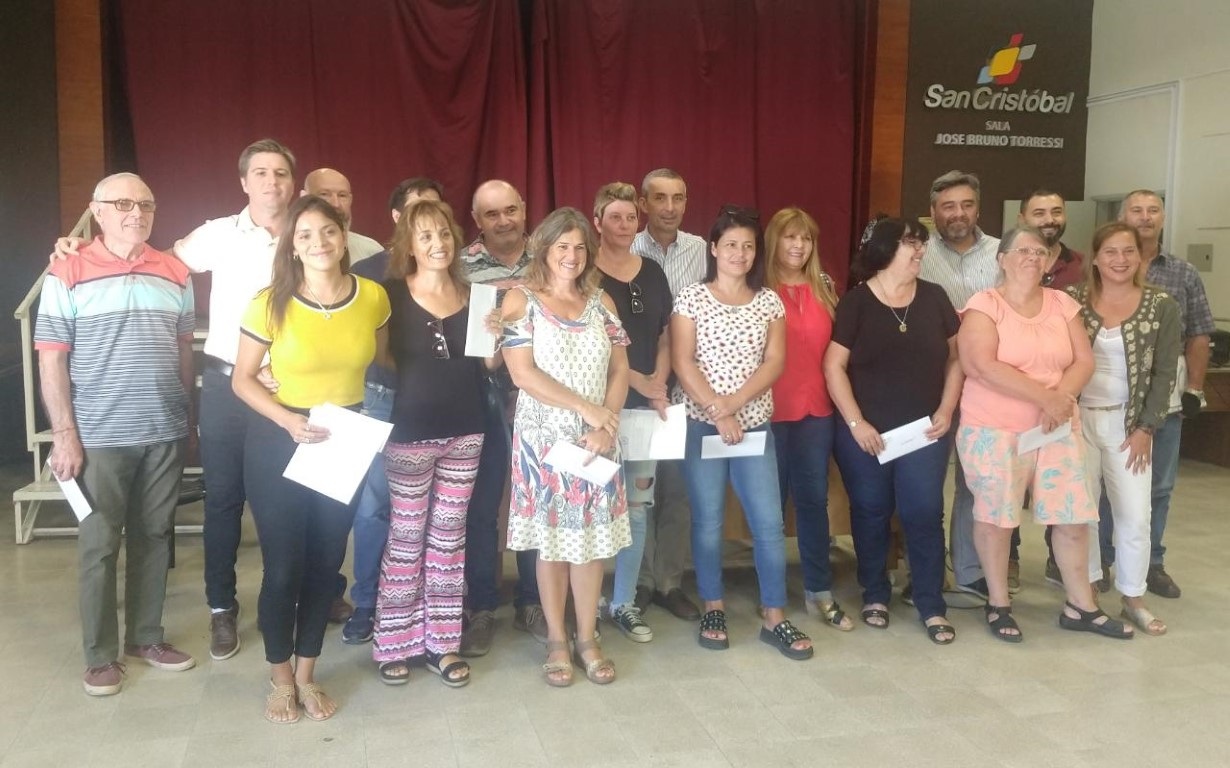 Reconocimiento a los participantes de los frentes particulares y vidrieras navideñas 2019 1