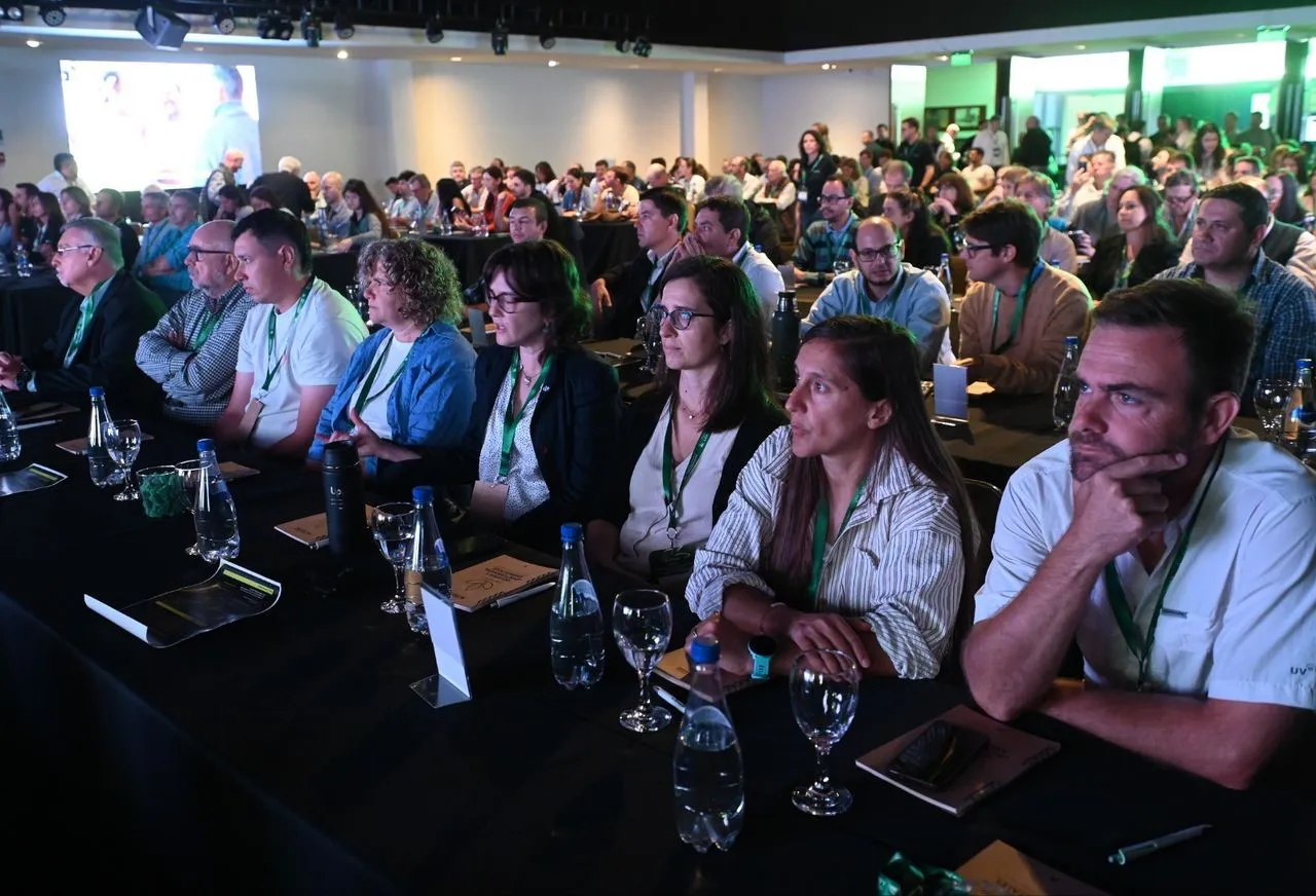 f6b56377-ddae-4e30-abb8-32df98969b60