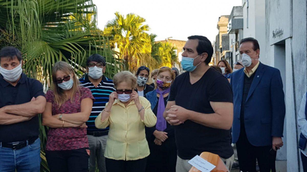 mediante-una-publicacion-las-redes-sociales-el-intendente-la-ciudad-reconquista-enrique-vallejos-anuncio-este-viernes-que-esta-madrugada-se-encuentra-aislado-su-vivienda-y-que-casi-toda-su-familia-fue-diagnosticada