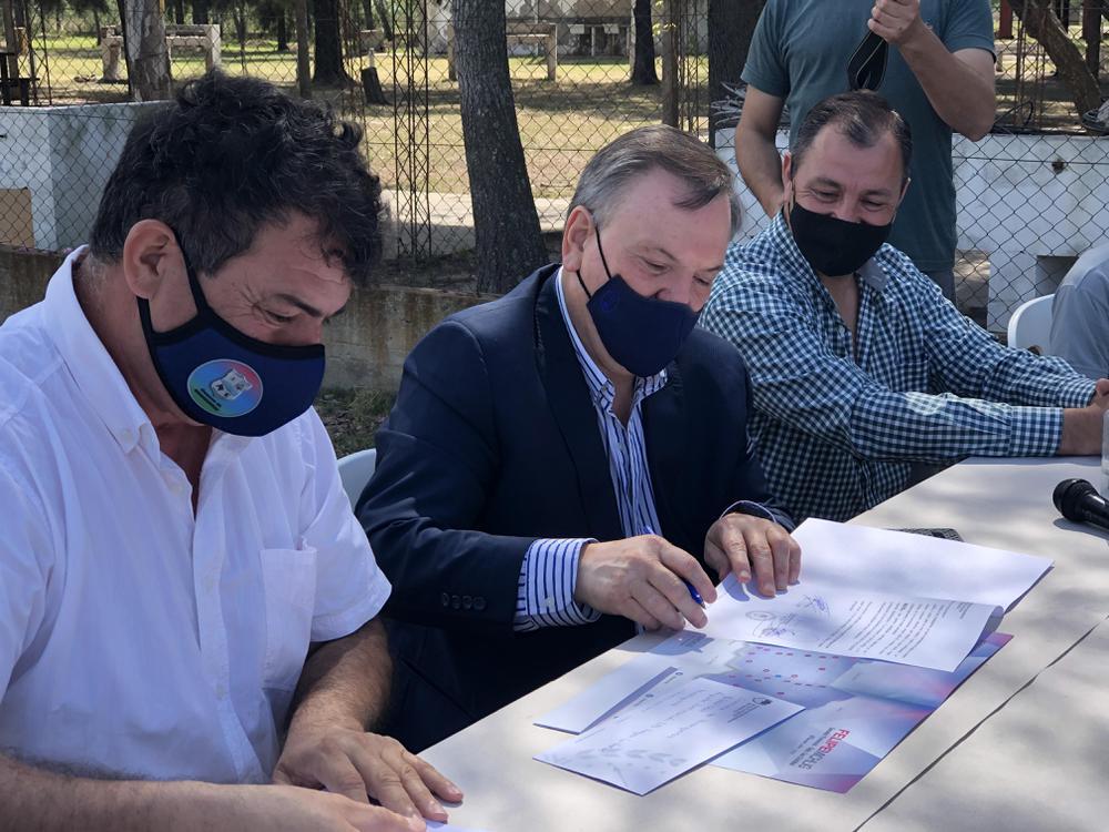 6B869CA5-C02F-45CF-B00C-8F91C03312C6