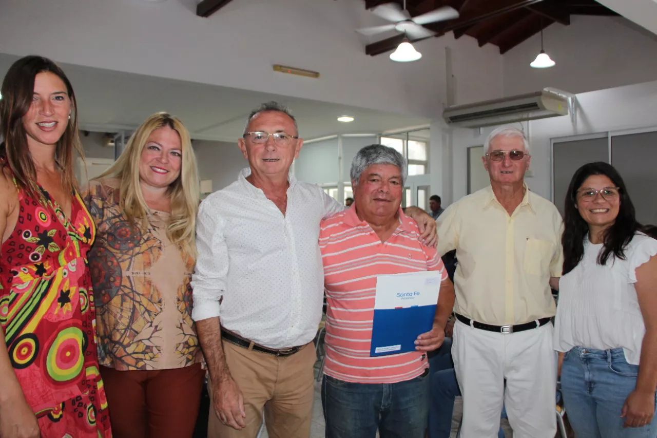 costamagna entrega creditos a productores