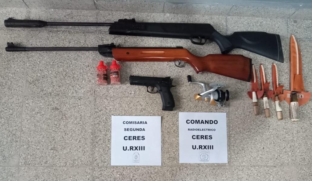 sustrajeron armas, cuchillos y reel de pesca