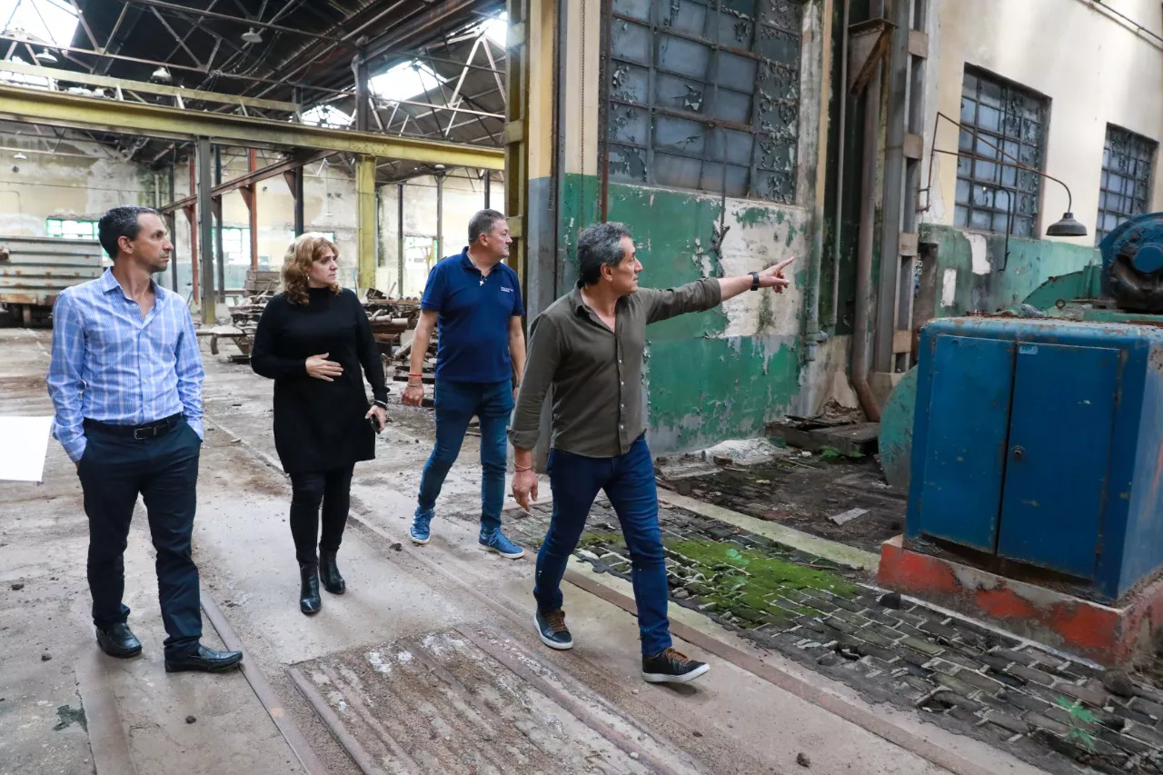 AE6BD161-2E57-411C-8FFB-796842BF2DEA