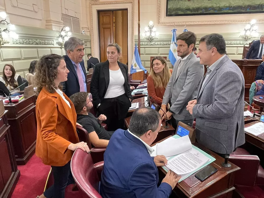 AB866560-D3CA-462C-AE1C-FB57EDC8ED1A