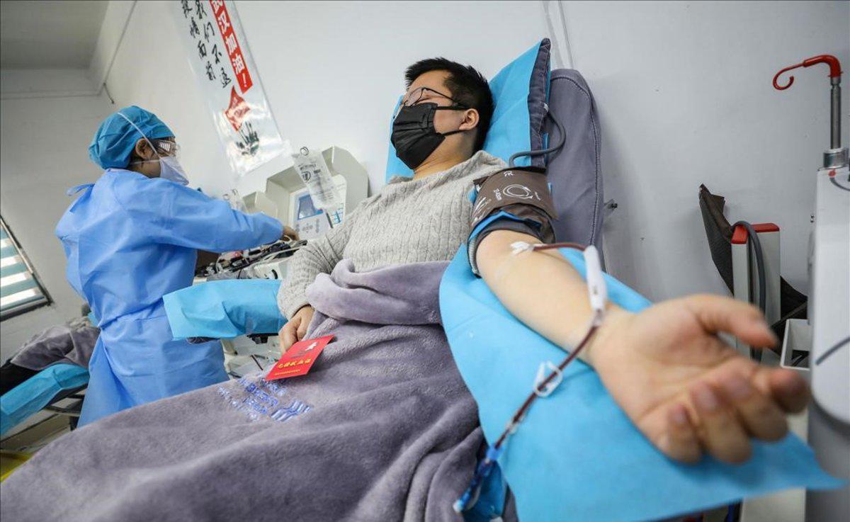 doctor-que-superado-infeccion-por-coronavirus-dona-plasma-hospital-wuhan-1582196858769