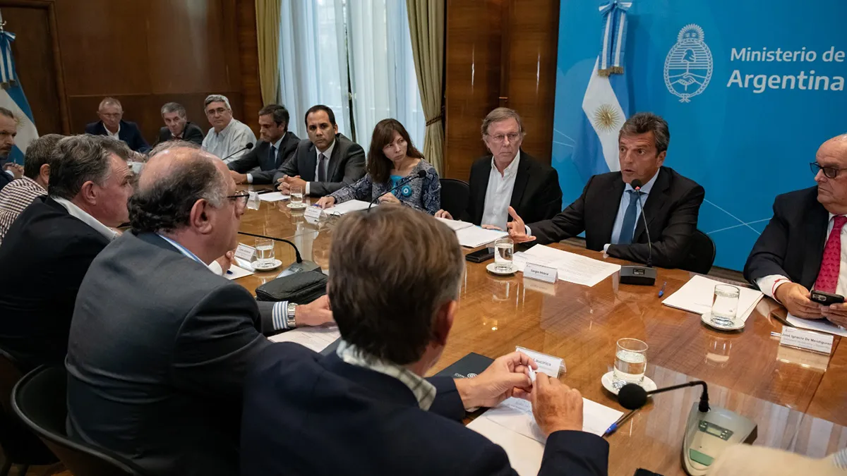 el-ministro-economia-sergio-massa-la-reunion-que-mantuvo-representantes-la-mesa-enlace-foto-na-mecon