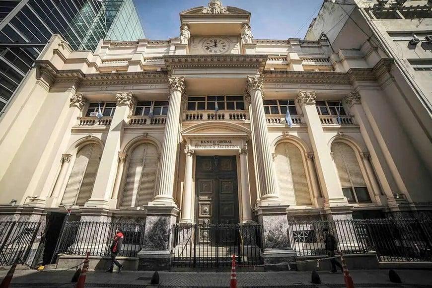 n8Cq3g2xT_870x580__1