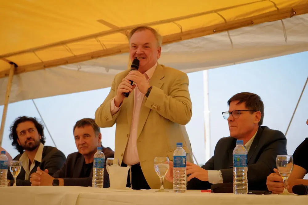 6aa0d66e-2f92-41ef-bbc3-3bf6f0781f78