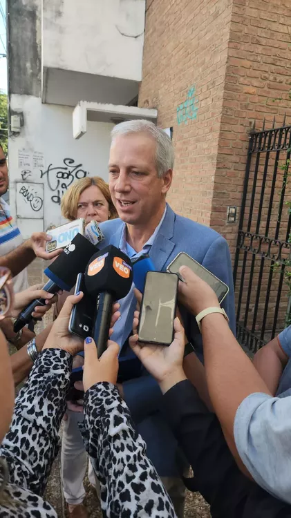 F98EDCDC-8A58-4E5D-8976-B7F696C91B0F