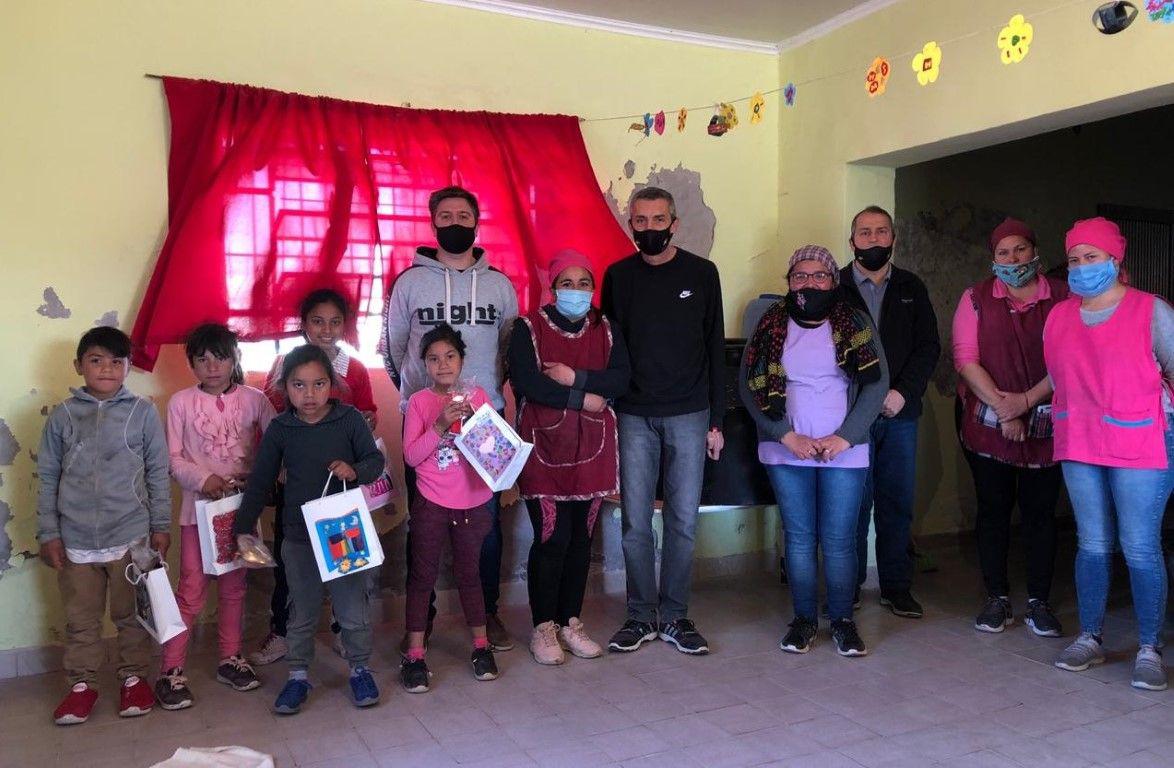 Entrega de regalos en comedores municipales 1