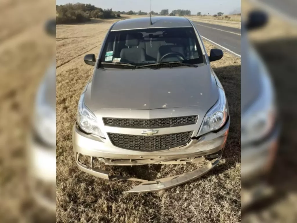 Un auto despistó en Monigotes