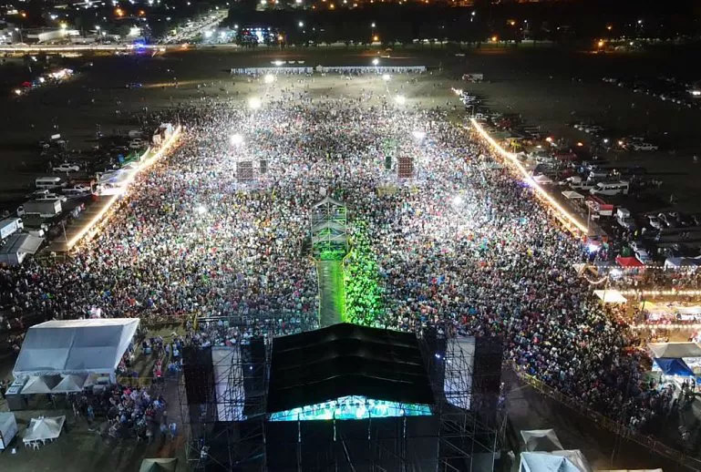 21300-fiestaconfraternidad-gente2