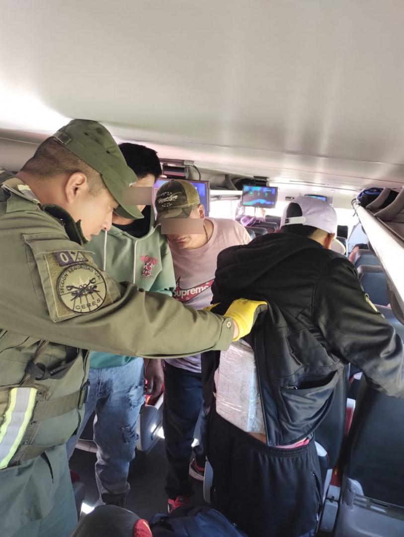 viajaba_con_un_paquete_de_cocaina_pegado_a_la_cintura_1
