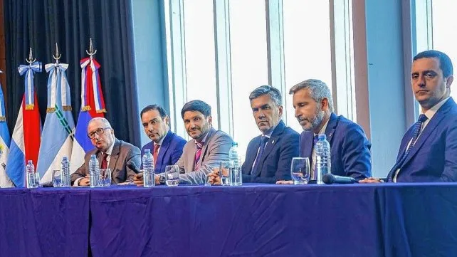 reunion-gobernadores-region-litoraljpg