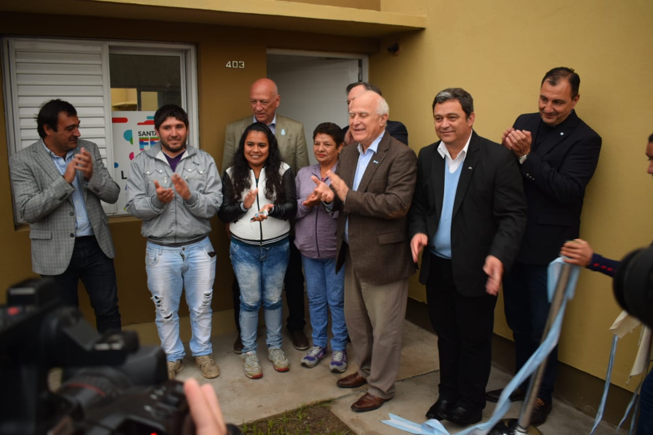 entrega de viviendas arrufó