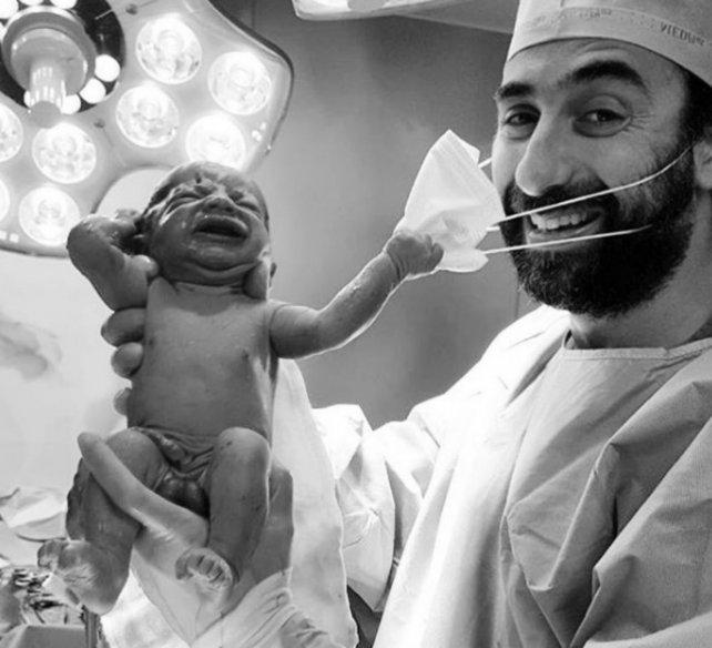 la-conmovedora-imagen-que-posteo-el-obstetra-samer-cheaib-su-cuenta-facebook