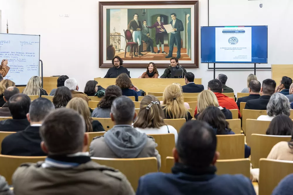 Policias_Licenciatura_FCJS-UNL