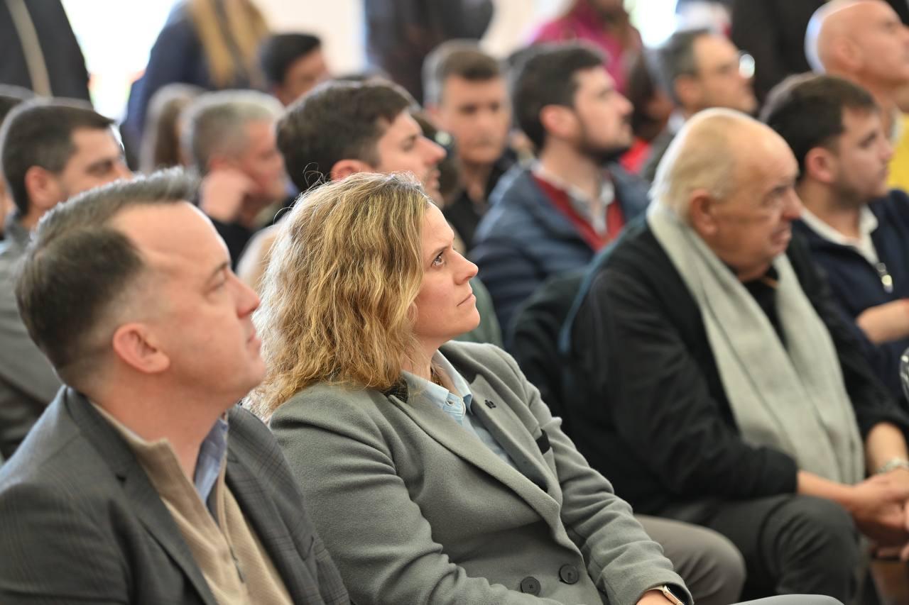 2cd55d3f-5d88-49e0-83f9-100cf137ce6b