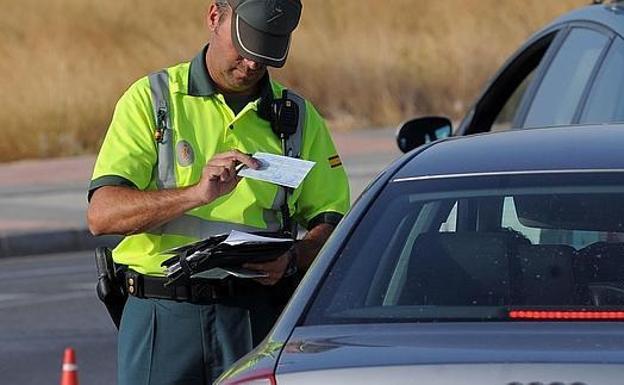 control-guardia-civil-kToF-U708755073500KI-624x385@La Verdad (1)