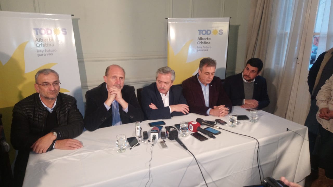 multimedia.normal.b320d89ae36624fc.436f6e666572656e636961204665726e616e64657a5f6e6f726d616c2e6a706567