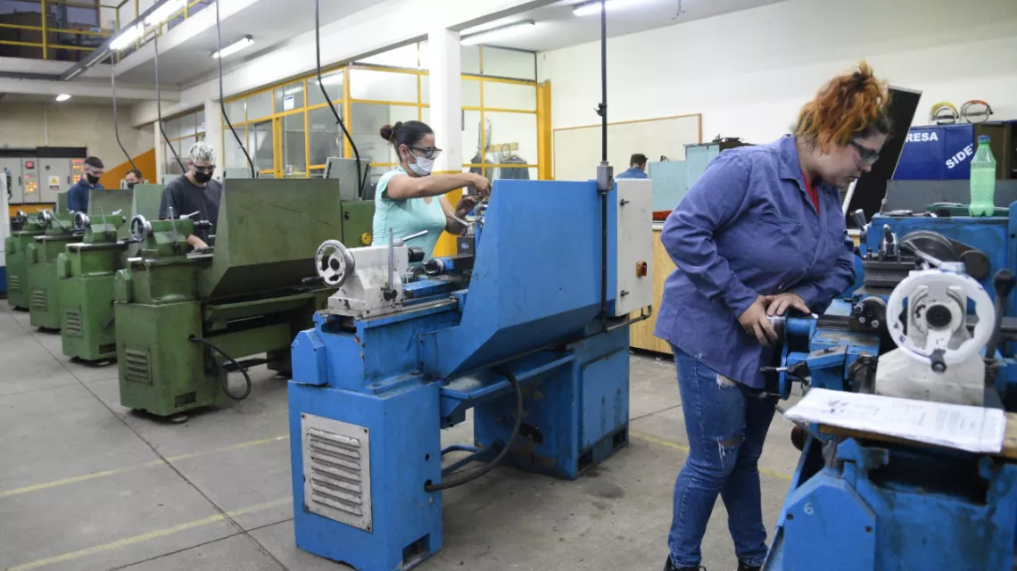 perotti jovenes oficio