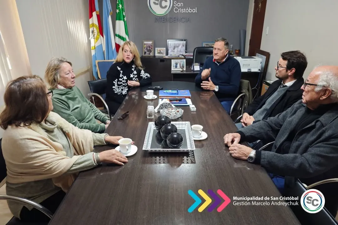 RECONOCIMIENTO AL COOPERATIVISMO- ENTREGA DE DECRETO AL BANCO CREDICOOP👏📜El Intendente Marcel (2)