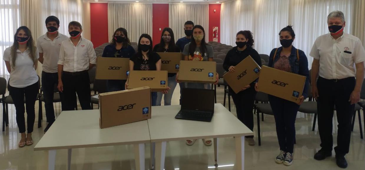 Entrega de computadoras Mutual Romang