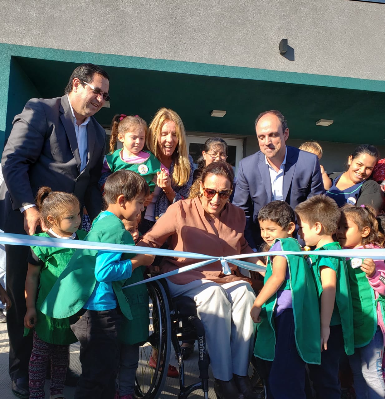 EL INTENDENTE ENRI VALLEJOS Y LA VICEPRESIDENTE MICHETTI INAUGURARON EL NIDO DE PUERTO RECONQUISTA (2)